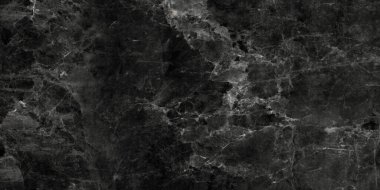 Siyah mermer taş yapısı, doğal arkaplan.