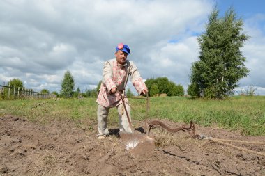Çiftçi. alanında çalışan bir çiftçi