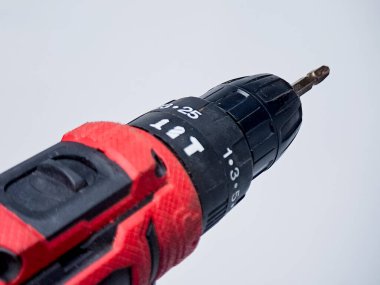 Kablosuz sondaj göstergeleri hassas ayarlanabilir tork ayarları ve kırmızı ve siyah renk şeması.