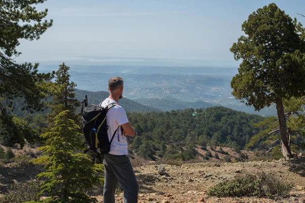 Bärtiger Mann, Wanderer — Stockfoto