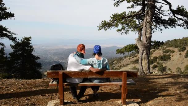 Couple during a trip — Stock Video