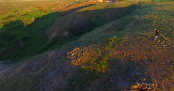 Woman practicing yoga outdoors on the prairie at sunrise — Stock Video