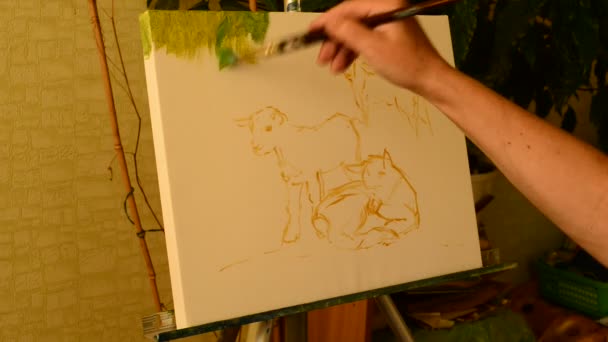 Художник рисует картину — стоковое видео