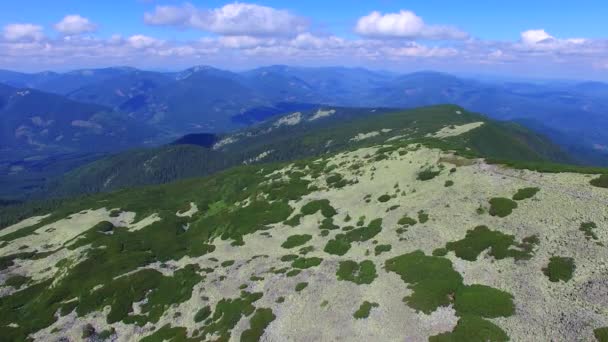 Aerial view of rocky slopes Carpathian mountains — Stock Video