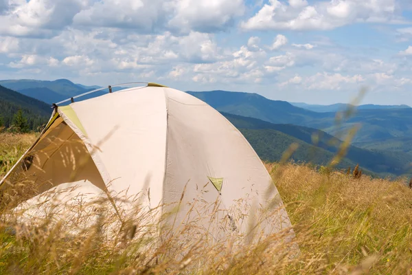 Tent at alpine meadow — Stock Photo, Image