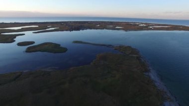 Körfezi ve balıkçı köyü havadan görünümü