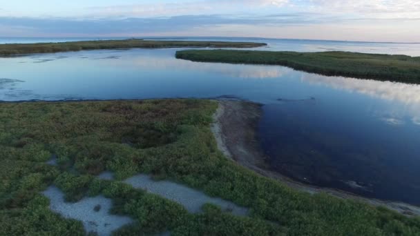 Panorama över havets kust under sunrise — Stockvideo