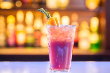Barda pembe kokteyl.