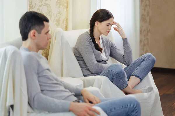 Férj Feleség Nem Beszélnek Veszekedés Után Sértett Házaspár — Stock Fotó