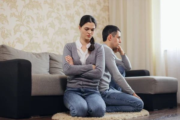 Férj Feleség Nem Beszélnek Veszekedés Után Sértett Házaspár — Stock Fotó