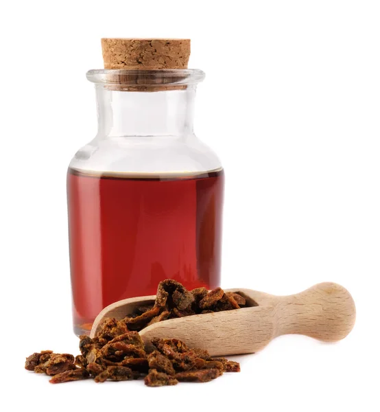 Tentürlü propolis ya da arı yapıştırıcısı. Beyaz arka planda izole edilmiş. Apioterapi. Arı propolüne nasıl davranılır