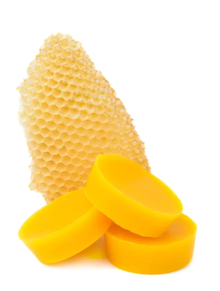 Stukken Natuurlijke Bijenwas Een Stuk Honingcel Zijn Geïsoleerd Een Witte — Stockfoto
