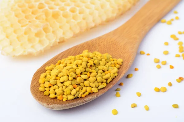 Bee Pollen Wooden Spoon Honeycomb Beekeeping Products Apitherapy — Stock Photo, Image