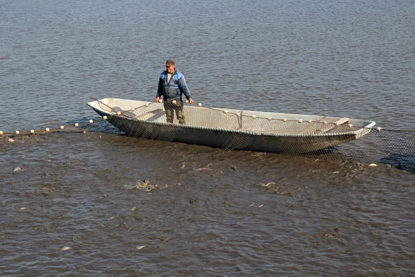 Fisherman Pulling Fishing Net — Stock Photo, Image