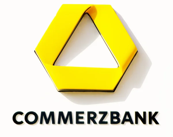 ロストック, ドイツ - 2016 年 5 月 12 日: コメルツ銀行、ドイツのグローバル銀行業および金融サービス会社. — ストック写真