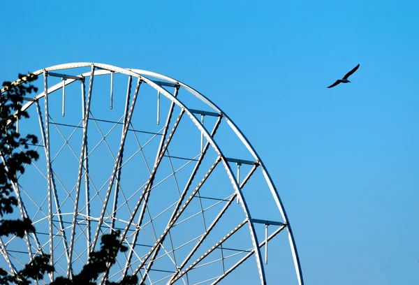 Abstract Background, ferris metal-wheel against sky. — Stock Photo, Image