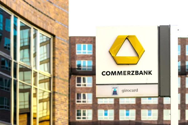 Rostock, Almanya - 12 Mayıs 2016: Commerzbank Ag. — Stok fotoğraf