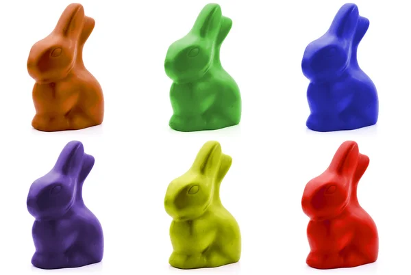 Colores conejito de Pascua chocolate aislado en blanco —  Fotos de Stock