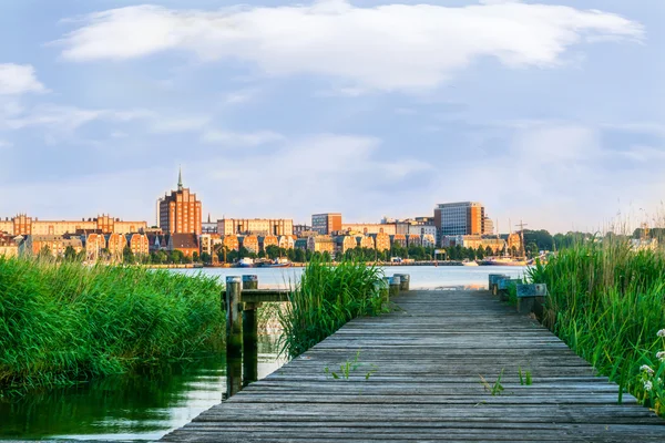 Panorama görünüm Rostock '. Nehir Warnow ve şehir bağlantı noktası.