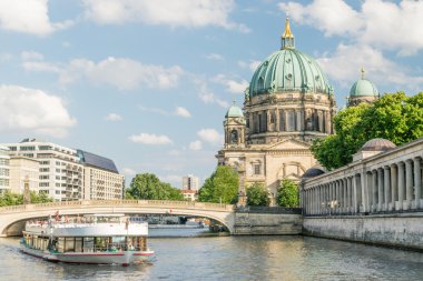 Berlin Cathedral ünlü müzeler Adası gezi teknesi Nehri ile