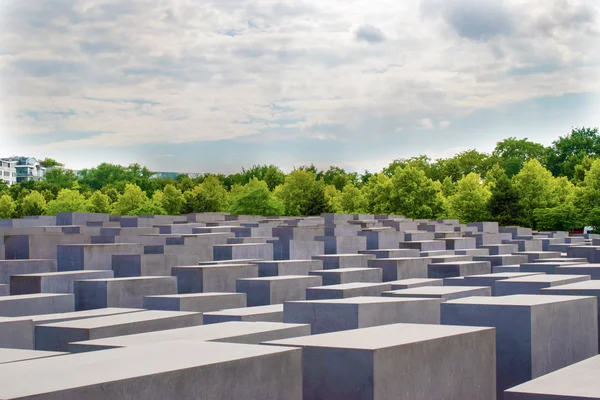 Yahudi Holocaust Memorial yakınındaki Brandenburg Kapısı, Berlin — Stok fotoğraf