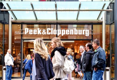 Rostock, Almanya - 22 Ağustos 2016: Peek Cloppenburg