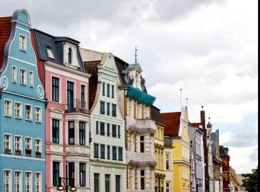 Tarihi binalar eski kasaba Rostock.