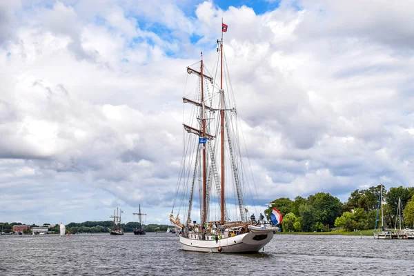 Rostock, deutschland - august 2016: zweimaster-segelschiff — Stockfoto