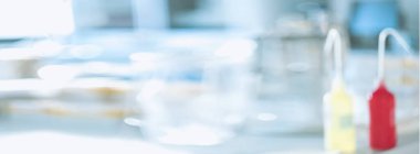 Bulanık laboratuvar geçmişi olan laboratuvar ekipmanları. Tıbbi ve bilimsel afiş. Metin için boş alanı olan araştırma ve geliştirme kavramı.