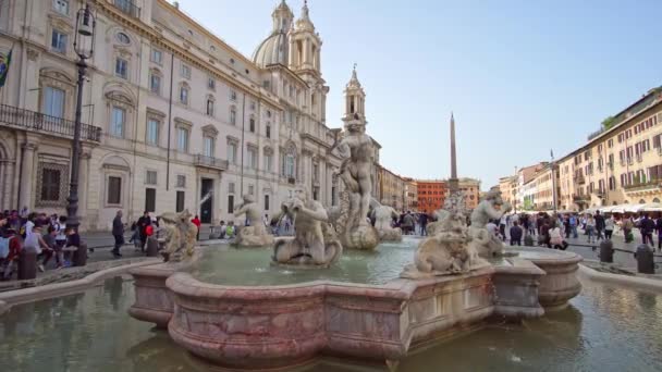Ρώμη, Ιταλία - 15 Ιουλίου 2018: Ρώμη - Piazza Navona και πηγή του Ποσειδώνα — Αρχείο Βίντεο