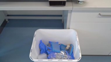 Tehlikeli laboratuvar kimyasalları ve tıbbi atıklar. Plastik atık ve ekoloji