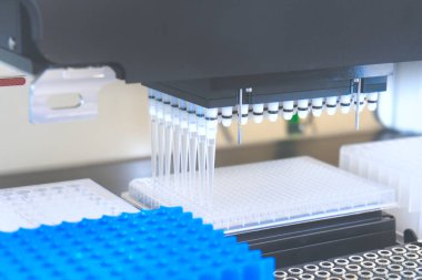 Klinik laboratuarında otomasyon. Robot laboratuarı borulama. Tıbbi robot bilimi. Araştırma ve bilim geçmişi.