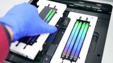 Frankfurt, Almanya-3 Mart 2021: gelecek nesil akış hücresi dizilimi. Genetik mühendisliği, genetik modifikasyon, tasarımcı bebek ve klonlama konsepti. Kanser taraması ve tıbbi teknoloji ve terapi