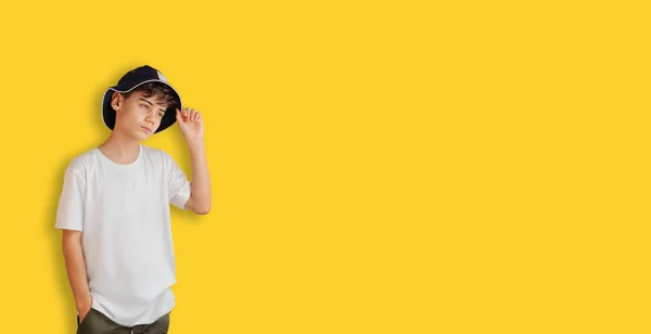 Portrait of boy isolated on yellow background. teenager in casual style outfit. Back to school web banner — Stock Photo, Image