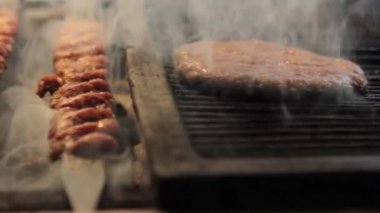 Barbekü grliling şiş kebap