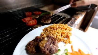 Plaka Türk ızgara köfte