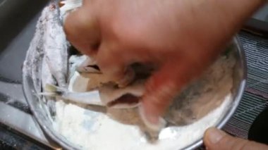 Balıklar için Fry pan unlu