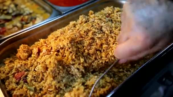 नोडल सह तुर्की रेस्टॉरंट तांदूळ — स्टॉक व्हिडिओ