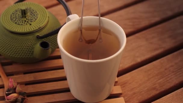 Herbal tea and teapot — Stock Video