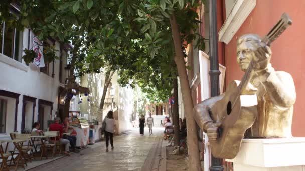 Izmir - juli 2015: dario moreno street - asansor — Stockvideo