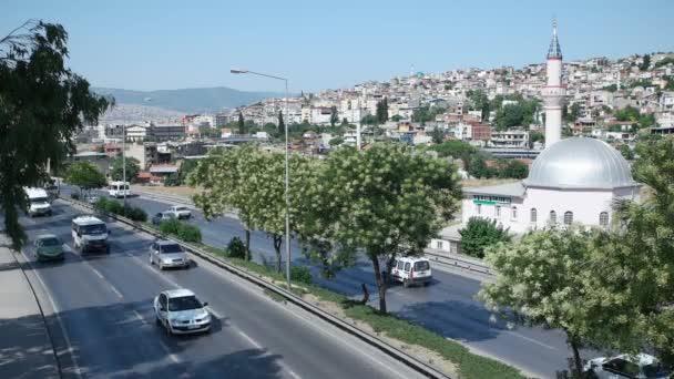 IZMIR, TURQUIA - JULHO 2015: tráfego de Izmir e vista da cidade em Yesildere — Vídeo de Stock