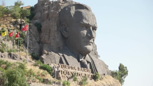 IZMIR, TURQUIA - JULHO 2015: Estátua Ataturk em Izmir . — Vídeo de Stock