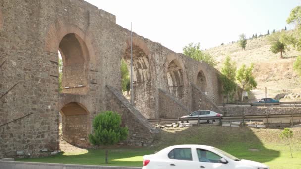 Izmir, Turcja - lipca 2015: Izmir historycznych dróg z ruchu i miasto morze w Yesildere heritage — Wideo stockowe