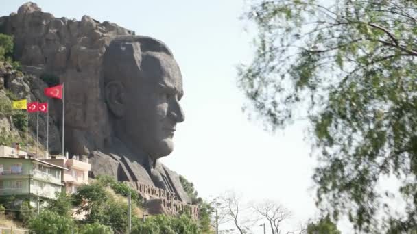 Izmir, Turcja - lipca 2015: Ataturk statua w Izmir. — Wideo stockowe