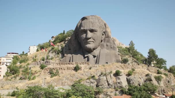 IZMIR, TURKEY - ИЮЛЬ 2015: Статуя Ататюрка в Измире . — стоковое видео