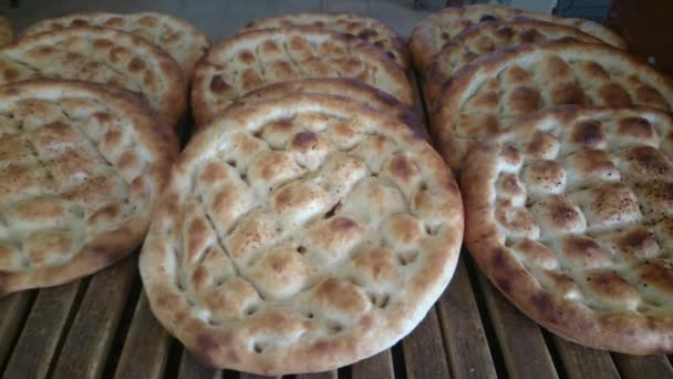 Ramadan Bread (pide) on market — Stock Video