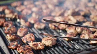 Barbekü piknik için et ızgara