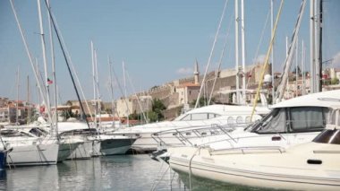 Izmir çeşme-Haziran, 2015: Marina ile çeşme turistik İlçesi, Merkezi yatlar