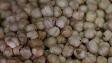 Pazarda taze fındık