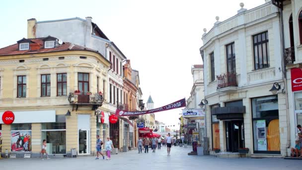 Μπίτολα, Μακεδονία-Ιούλιος, 2015: η είσοδο του κύριου δρόμου της Μπίτολα. Η Μπίτολα είναι η δεύτερη μεγαλύτερη πόλη της Δημοκρατίας της Μακεδονίας. — Αρχείο Βίντεο